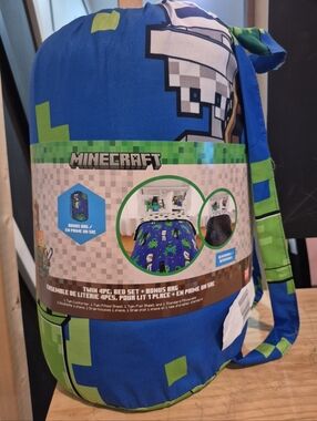 Minecraft Twin Size 4pc Bedding Set + Bonus Bag. Reversible. 100% Polyester. NEW